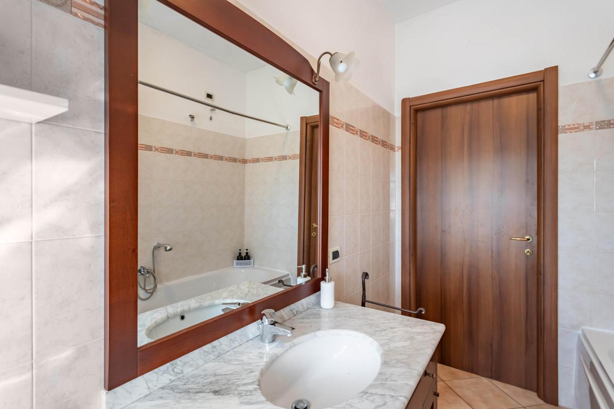 Апартаменты Lilly House - Travaco Siccomario - By Host4U San Martino Siccomario Экстерьер фото